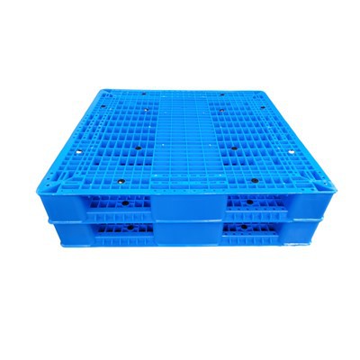 Kolme juoksulavaa teräksellä